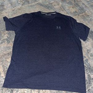 Men’s navy under armour shirt
